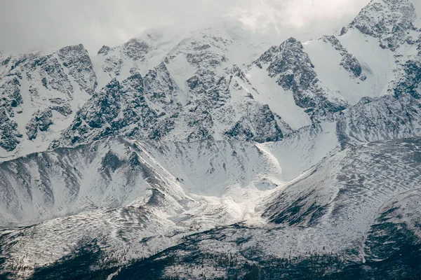 Altai Deki Dağ Sırasının Karla Kaplı Zirveleri — Stok fotoğraf