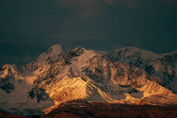 Φθινόπωρο Ηλιοβασίλεμα Πάνω Από Βόρεια Οροσειρά Chuya Στο Altai Εικόνα Αρχείου