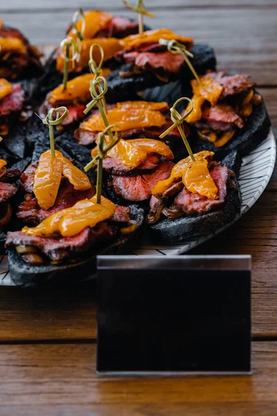 Gegrilltes Obst Und Gemüse Auf Dem Tisch — Stockfoto