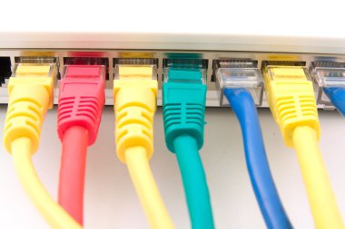 bağlı kabloları ile geçiş