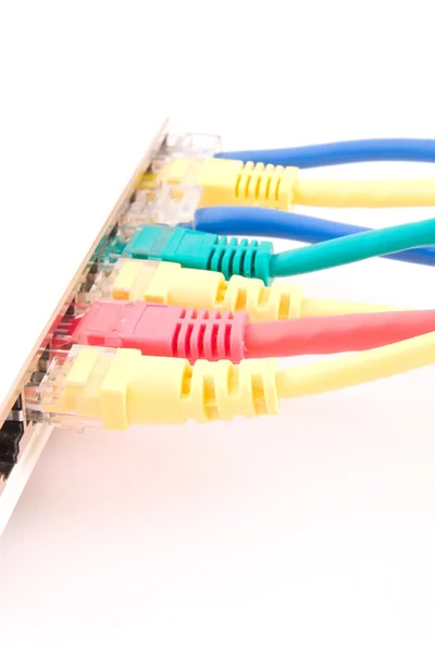 bağlı kabloları ile geçiş