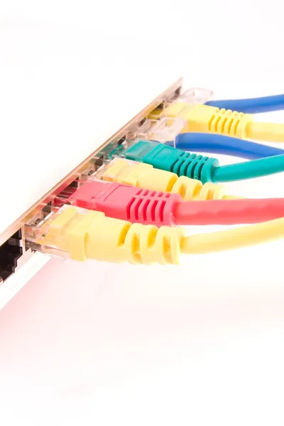 bağlı kabloları ile geçiş