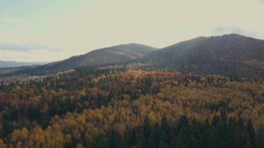 Dağlarda gün doğumu