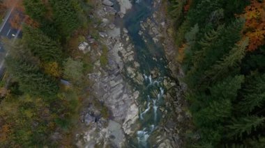 dağ nehir. Üstten Görünüm.