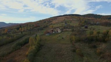 Carpathian tepelerinde güzel bir ev.