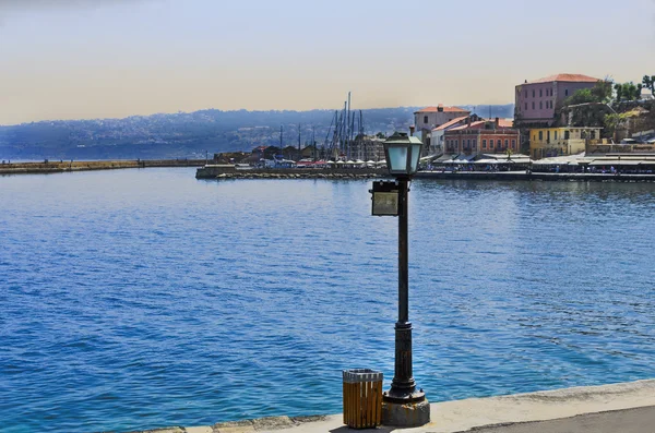 Grécia - Creta - Chania - Promenade com turistas — Fotografia de Stock