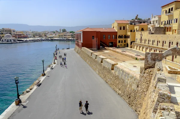 Grécia - Creta - Chania. O passeio perto do Museu Marítimo de — Fotografia de Stock