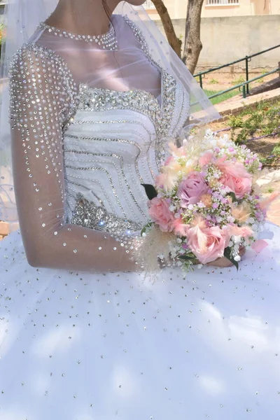 Flicka Brud Vit Brudklänning Vit Hud Utan Ansikte Brudpartykläder Halsringning — Stockfoto