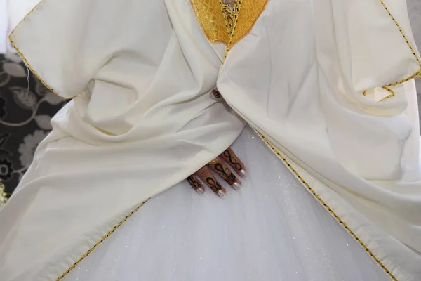 Mariée Fille Musulmane Dans Couvert Blanc Arabe Pour Mariage Henné — Photo