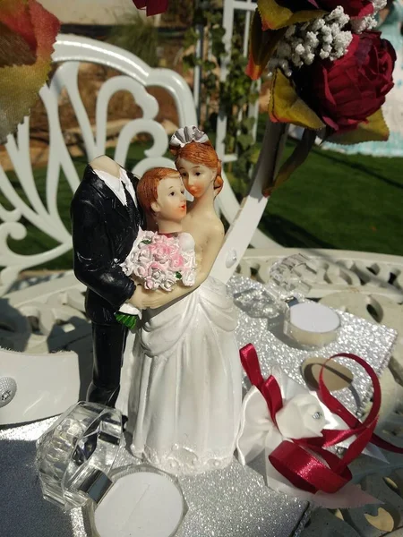 Wedding Figurines Newlyweds Cake Bride Groom Head Fell High Quality — Foto Stock