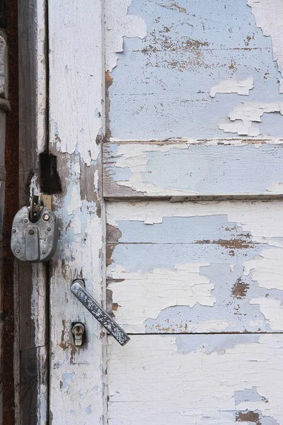 Εγκαταλελειμμένο Σπίτι Πόρτα Υφή Φόντο Κλειδωμένη Ξύλινη Είσοδος Παλιό Μεταλλικό — Φωτογραφία Αρχείου