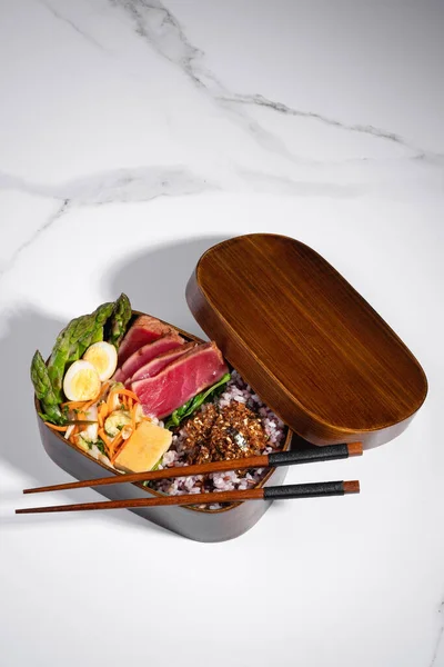 Bento Lunchbox Auf Weißem Hintergrund Traditionelles Japanisches Essen Holzverpackungen Zum — Stockfoto