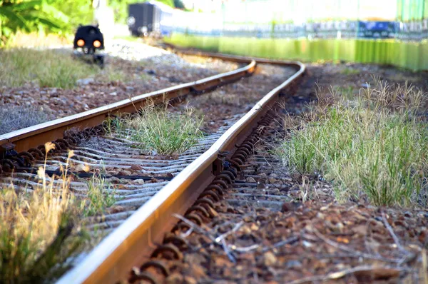 Ancienne voie ferrée et train de marchandises — Photo