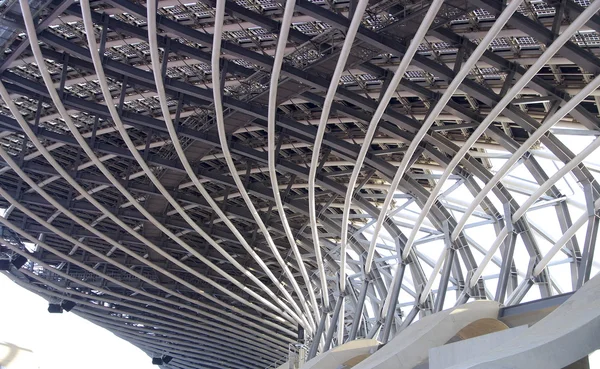 La forma a spirale del moderno stadio in acciaio — Foto Stock