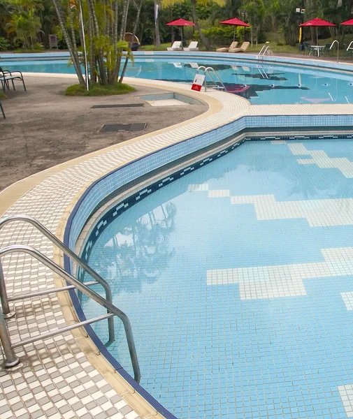 La vue rapprochée de la piscine — Photo