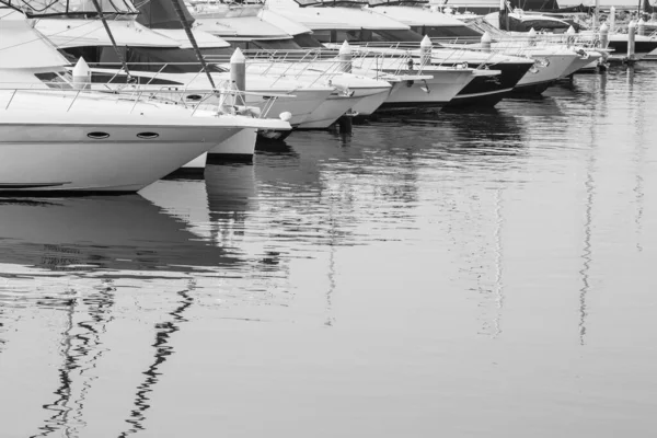 Beaucoup Yachts Luxe Garés Dans Une Baie Sur Mer — Photo