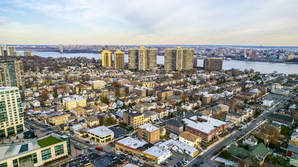 Вид на окрестности на крышах домов в жилом районе Ламбертвилль Нью-Джерси USA 2022 Стоковое Фото