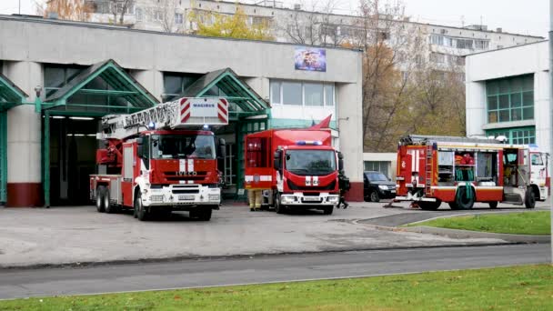 Rusland Moskou Oktober 2021 Opleiding Van Brandweerlieden Bij Brandweerkazerne Buiten — Stockvideo