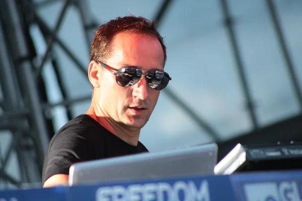 Minsk, Beyaz Rusya - 6 Temmuz: paul van dyk 6 Temmuz 2013 global gathering Festivali Minsk