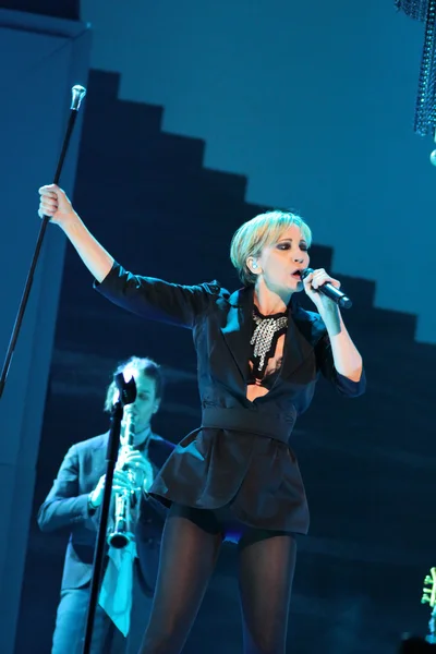 MINSK, BELARUS - FEVEREIRO 13: Patricia Kaas se apresenta ao vivo em 13 de fevereiro de 2010 em Minsk, Bielorrússia — Fotografia de Stock