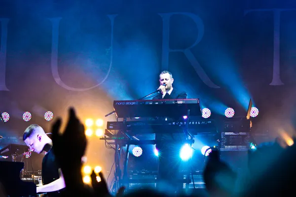 MINSK, BELARUS - JULY 2: Group HURTS performs on MOST Festival 2013 July 2, 2013 in Minsk, Belarus — Stock Photo, Image