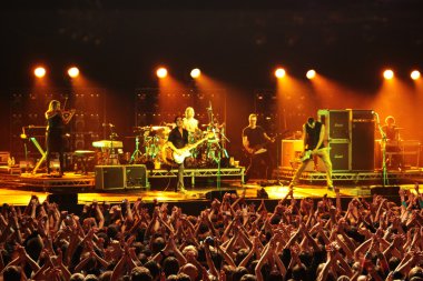 rock grubu placebo konserinde de minsk, Beyaz Rusya 22 Eylül 2012 Cumartesi günü Spor Sarayı