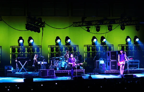 Banda de rock Placebo en concierto en el Sport Palace el sábado 22 de septiembre de 2012 en Minsk, Bielorrusia — Foto de Stock