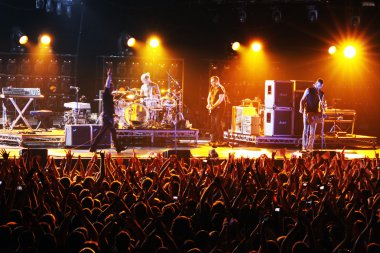 rock grubu placebo konserinde de minsk, Beyaz Rusya 22 Eylül 2012 Cumartesi günü Spor Sarayı