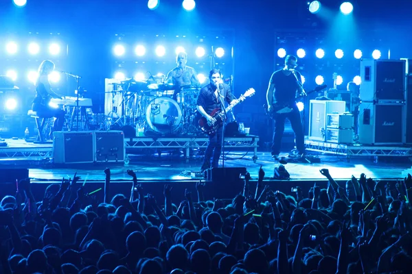 Rock band placebo i konsert på sport palace på lördag, september 22, 2012 i minsk, Vitryssland — Stockfoto