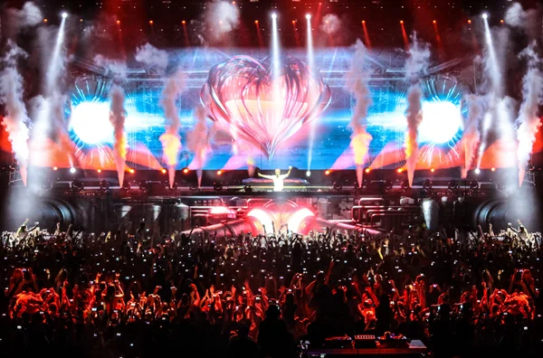 Membri di ARMIN SOLO: Intenso spettacolo con Armin van Buuren a Minsk-Arena il 21 febbraio 2014 — Foto Stock