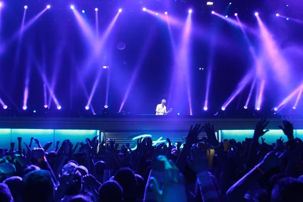 Membri di ARMIN SOLO: Intenso spettacolo con Armin van Buuren a Minsk-Arena il 21 febbraio 2014 — Foto Stock