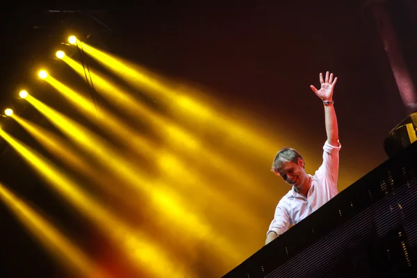 Miembros de ARMIN SOLAMENTE: Espectáculo intenso con Armin van Buuren en Minsk-Arena el 21 de febrero de 2014 — Foto de Stock