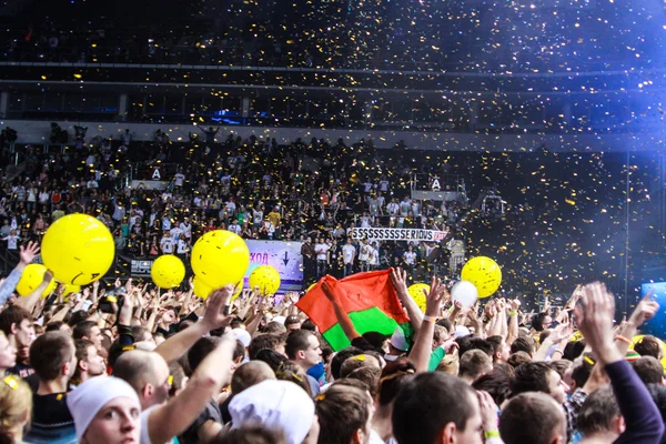 Miembros de ARMIN SOLAMENTE: Espectáculo intenso con Armin van Buuren en Minsk-Arena el 21 de febrero de 2014 — Foto de Stock