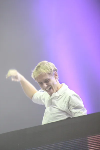 Endast medlemmar av armin: intensiv show med armin van buuren i minsk-arena på 21 februari 2014 — Stockfoto