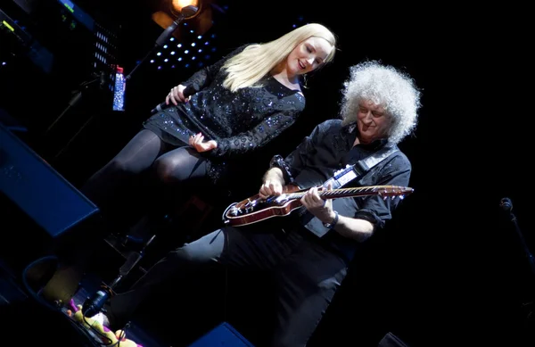 Brian May from Queen performs with Kerry Elils during "Acoustic by Candlelight Tour" at the Republic Palace on March 21, 2014 in Minsk, Belarus — Stock Photo, Image