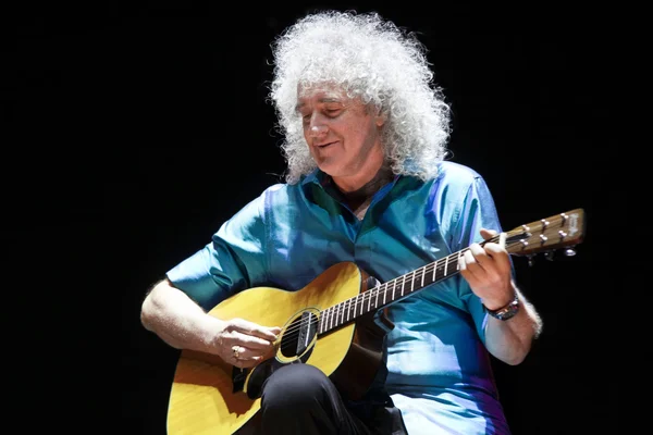 Brian May from Queen performs with Kerry Elils during "Acoustic by Candlelight Tour" at the Republic Palace on March 21, 2014 in Minsk, Belarus — Stock Photo, Image