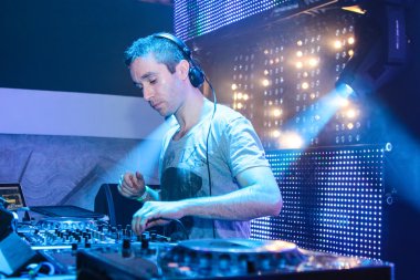 DJ eddie halliwell gerçekleştirir Minsk'te kentsel dalga Festivali'nde 16 Nisan 2011