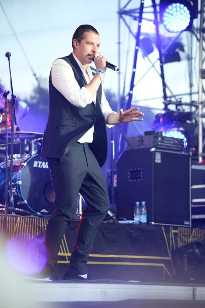 John Newman performs at 'Most festival' on July 3, 2014 in Milnsk, Belarus — Stock Photo, Image