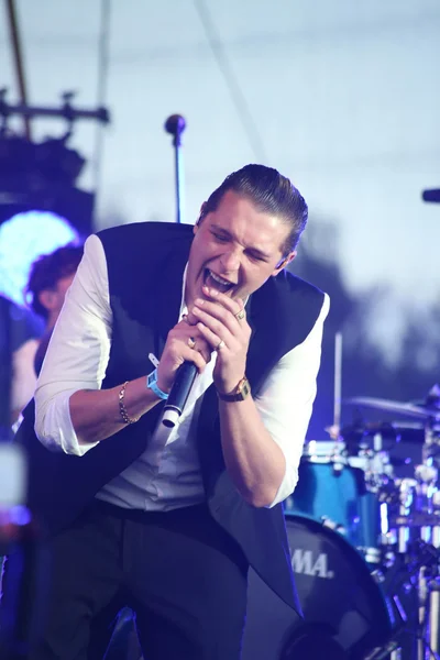 John Newman se produit au festival Most le 3 juillet 2014 à Milnsk, Biélorussie — Photo