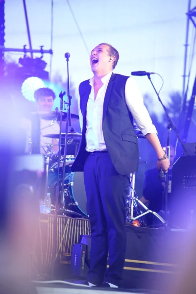 John Newman performs at 'Most festival' on July 3, 2014 in Milnsk, Belarus — Stock Photo, Image