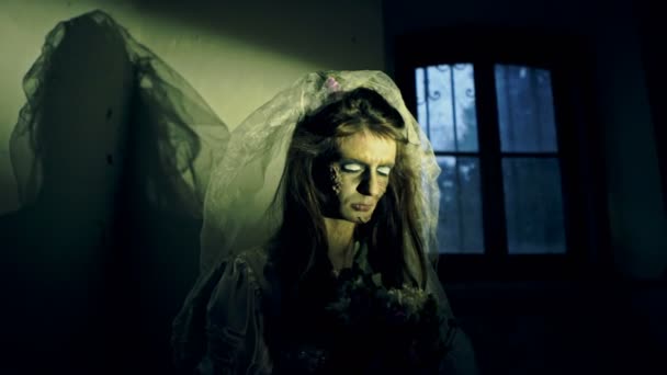 Bride Ghost Story Dead Bride Dirty Room Close Face Scars — Stockvideo