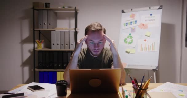 Sleepy Young Guy Glasses Tired Running Night Sitting Office Desk — Stock Video