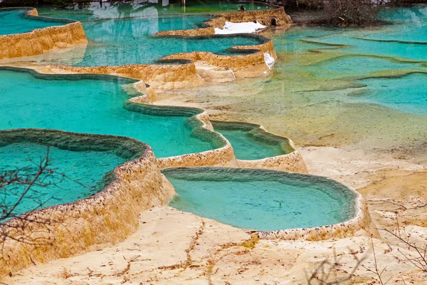 Bella acqua limpida a Huanglong — Foto Stock