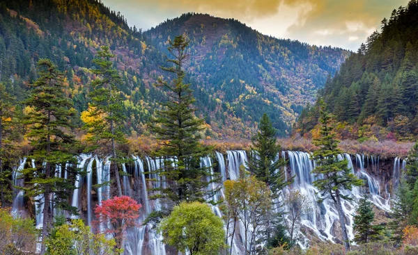 Jiuzhaigou vallei schilderachtige en historische interessegebied — Stockfoto
