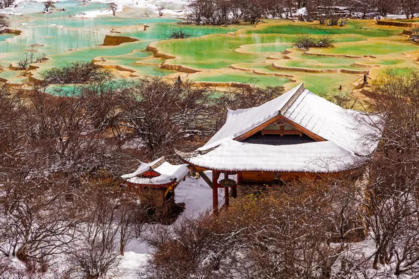 Krásná čistá voda v huanglong — Stock fotografie