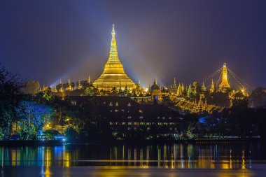 shwedagon pagoda şafakta göster
