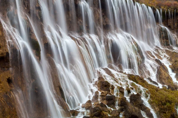 Vackra vattenfall i jiuzhaigou — Stockfoto