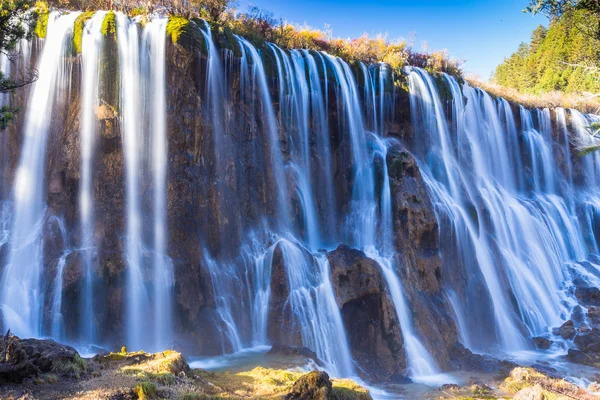 Vackra vattenfall i jiuzhaigou — Stockfoto