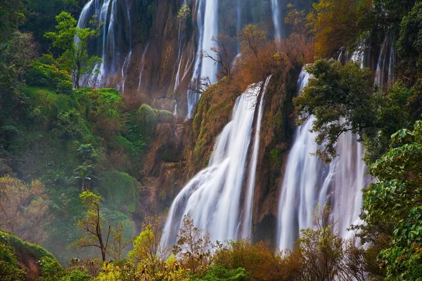 Deep Forest air terjun indah di Thi Lo Su, Tak, Thailand — Stok Foto