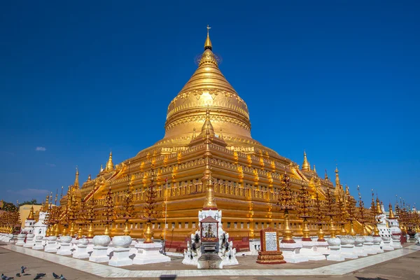 Shwezigon Paya, Bagan, Myanmar. — Foto de Stock